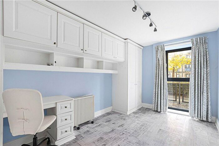 2 Bedroom Apartment To Rent In Spa Road, London, SE16