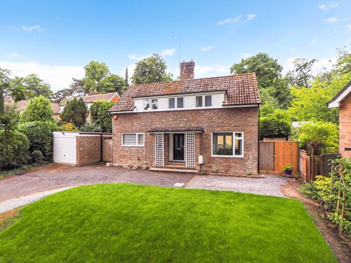 3 Bedroom Detached House For Sale In Bassett, Southampton, SO16