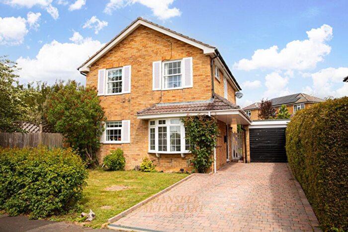 4 Bedroom Detached House For Sale In Chesterton Close, East Grinstead, RH19