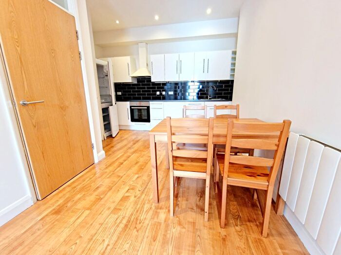 2 Bedroom Flat To Rent In Holloway Road, Holloway, N19