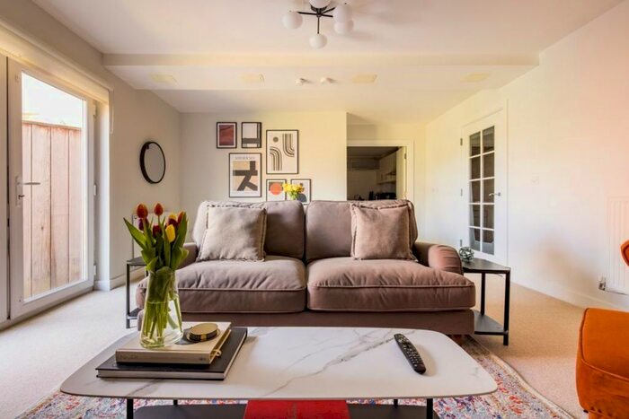 2 Bedroom Flat To Rent In Govett Avenue, Shepperton, TW17