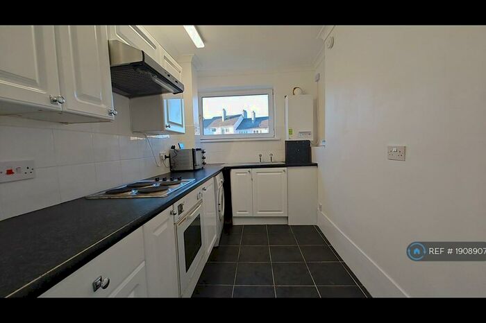 2 Bedroom Flat To Rent In Dunphail Drive, Glasgow, G34