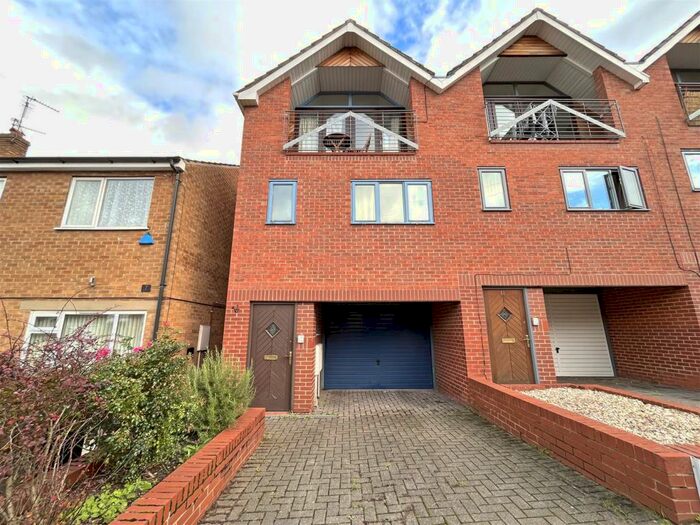 2 Bedroom Town House To Rent In Gladstone Street, Carlton, Nottingham, NG4