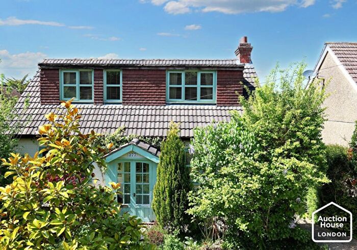 3 Bedroom Detached House For Sale In London Road, Clanfield, Waterlooville, Hampshire, PO8