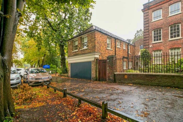 3 Bedroom Cottage To Rent In The Green, Southgate, N14