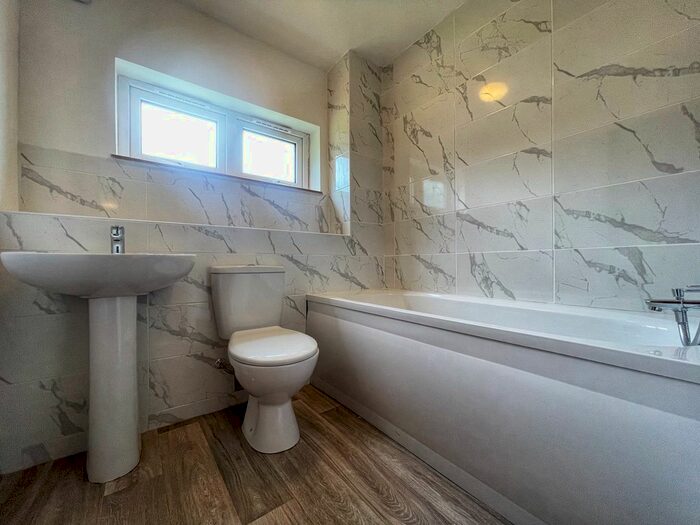 1 Bedroom Flat To Rent In Caburn Court, Crawley, RH11