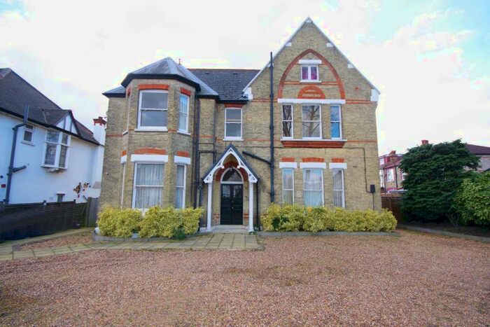 3 Bedroom Flat To Rent In Long Lane, Finchley, N3