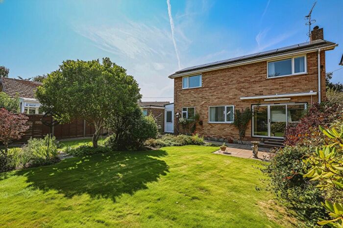 3 Bedroom Detached House For Sale In Patricks Copse Road, Liss, Hampshire, GU33