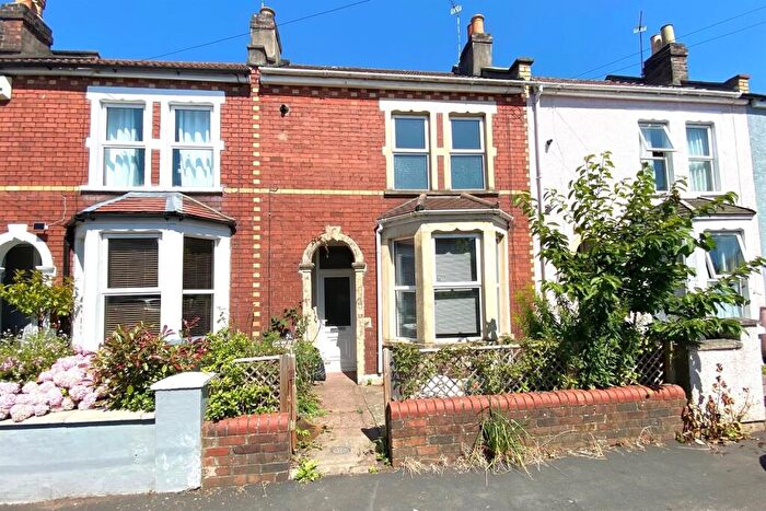 2 Bedroom House To Rent In Grove Park Terrace, BS16