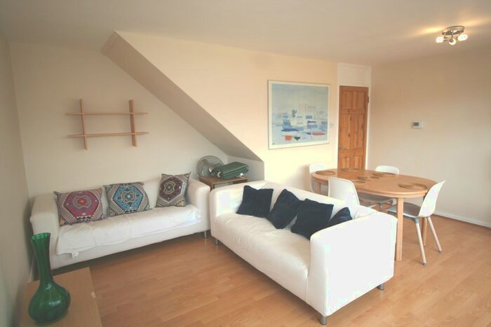 3 Bedroom Flat To Rent In Lydney Close, Southfields, SW19