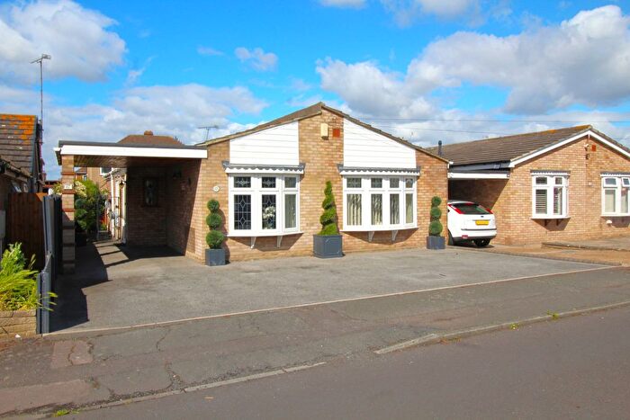 3 Bedroom Bungalow For Sale In Elder Way, Rainham, RM13