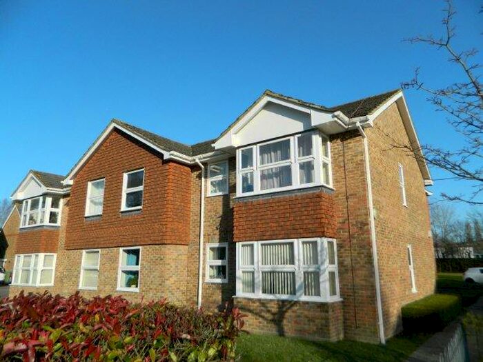 2 Bedroom Flat To Rent In Bowes Close, Horsham, RH13