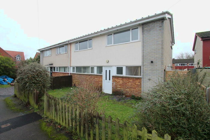 4 Bedroom Semi-Detached House To Rent In Bulbarrow Walk, Fareham, PO14