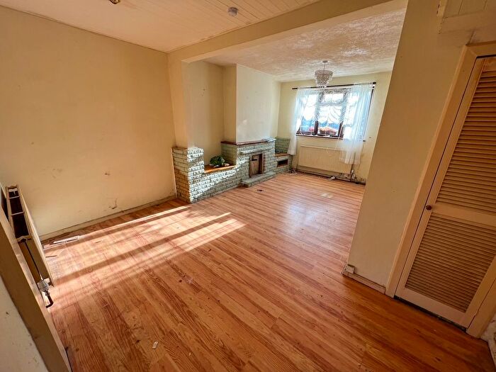 2 Bedroom End Of Terrace House For Sale In Eastcote Avenue, West Molesey, KT8