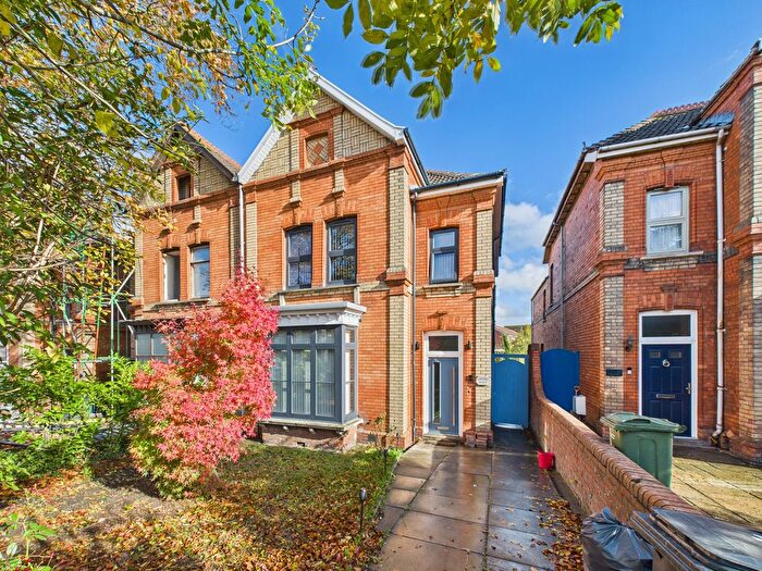 4 Bedroom Semi-Detached House For Sale In Taunton Road, Bridgwater, TA6