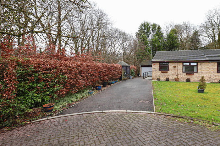 2 Bedroom Semi-Detached Bungalow For Sale In Spodden Fold, Rochdale, OL12