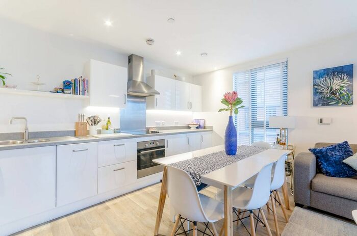 2 Bedroom Flat To Rent In High Street, Sutton, SM1