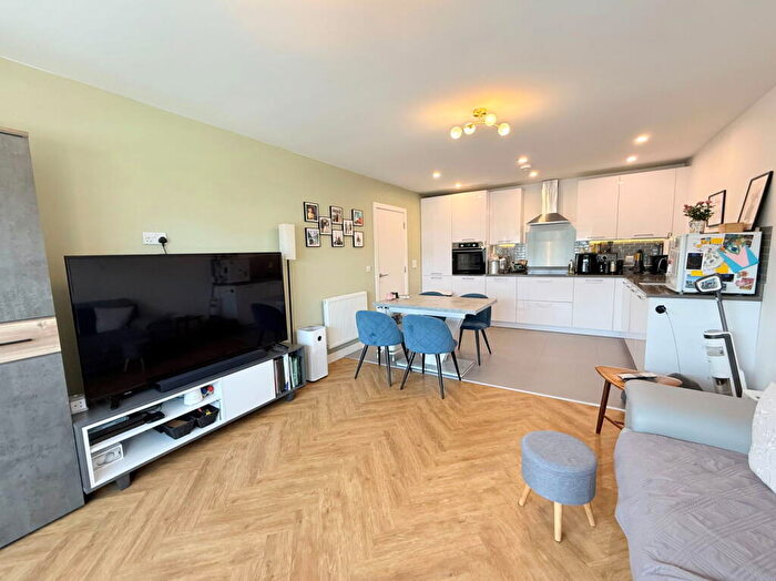 2 Bedroom Flat For Sale In Loxley Court, Baldwins Lane, Hall Green, B28