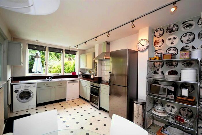 5 Bedroom Terraced House To Rent In Lincoln Road, East Finchley, London, N2