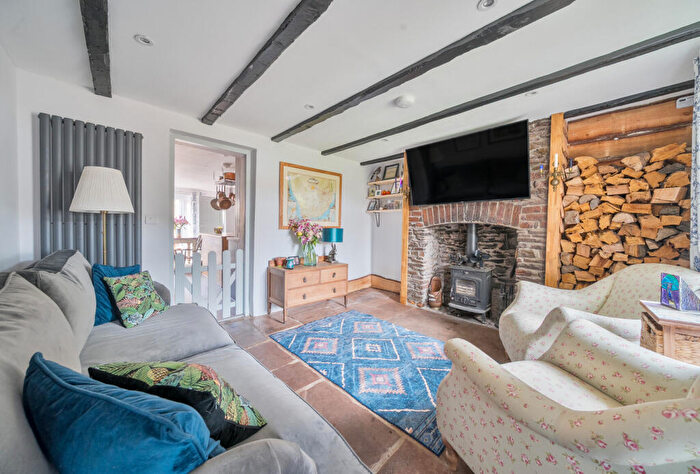 3 Bedroom Semi Detached House For Sale In The Causeway, Coalpit Heath, Bristol, Gloucestershire, BS36