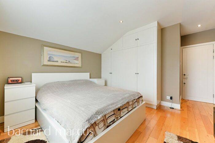 2 Bedroom Flat For Sale In Mitcham Road, London, SW17