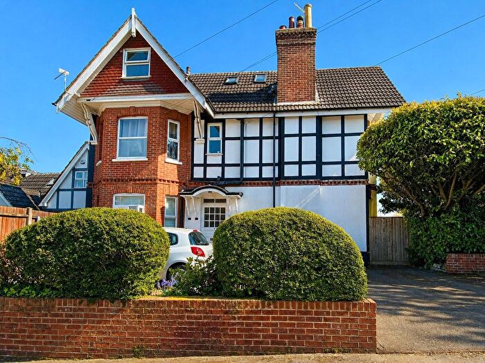 2 Bedroom Flat For Sale In Windsor Lodge Earle Road, Alum Chine, BH4