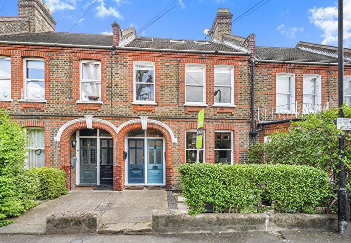 2 Bedroom Apartment For Sale In Lloyd Road, Walthamstow, E17