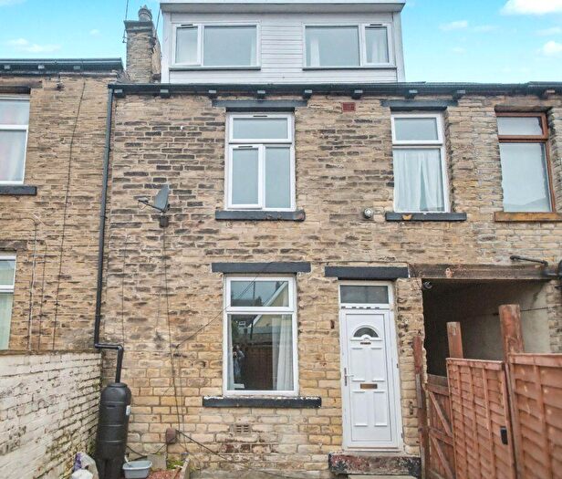 3 Bedroom End Of Terrace House For Sale In Oddy Street, Bradford, BD4