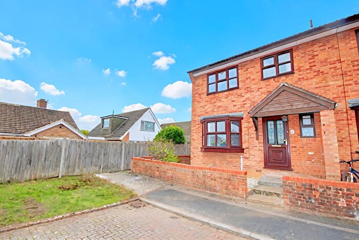 3 Bedroom End Of Terrace House For Sale In Cranleigh Gardens, Allington, Maidstone, ME16