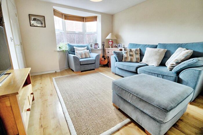 3 Bedroom End Of Terrace House For Sale In Brindles Close, Buckingham, MK18