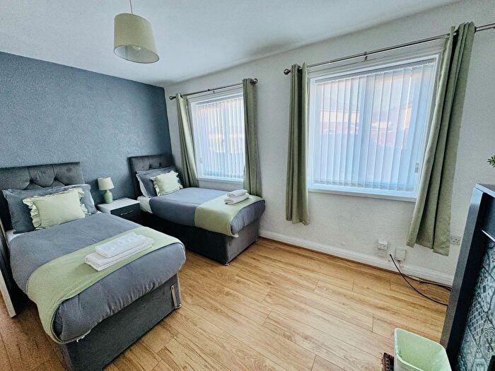 5 Bedroom Detached House To Rent In Victoria Road, Cradley Heath, West Midlands, B64