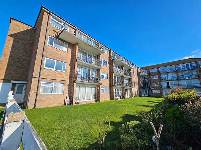 2 Bedroom Flat For Sale In Wickham Court, Gomer, Gale Moor Avenue, PO12