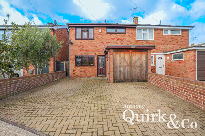 3 Bedroom Semi Detached House For Sale In Brindles, Canvey Island, SS8