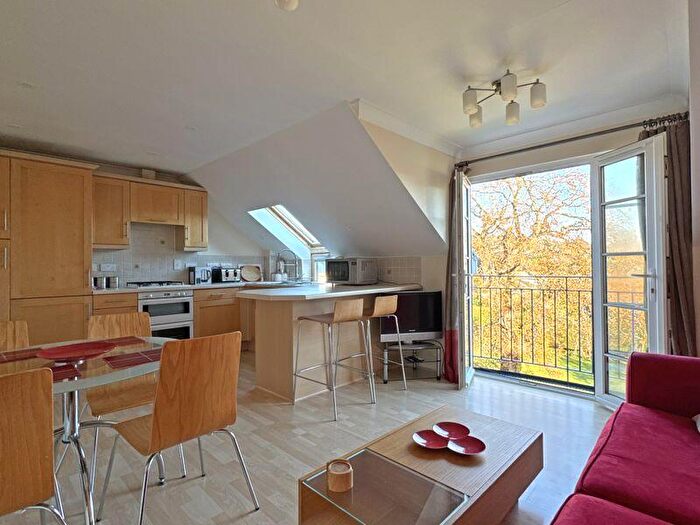 2 Bedroom Flat For Sale In Woolbrook Road, Sidmouth, EX10