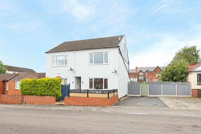 3 Bedroom Semi-Detached House For Sale In South Street North, New Whittington, S43