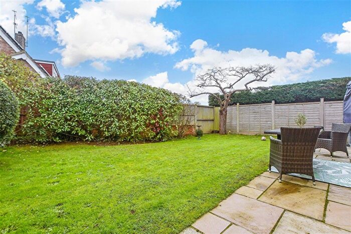 3 Bedroom Semi-detached House For Sale In Olives Meadow, Uckfield, East Sussex, TN22