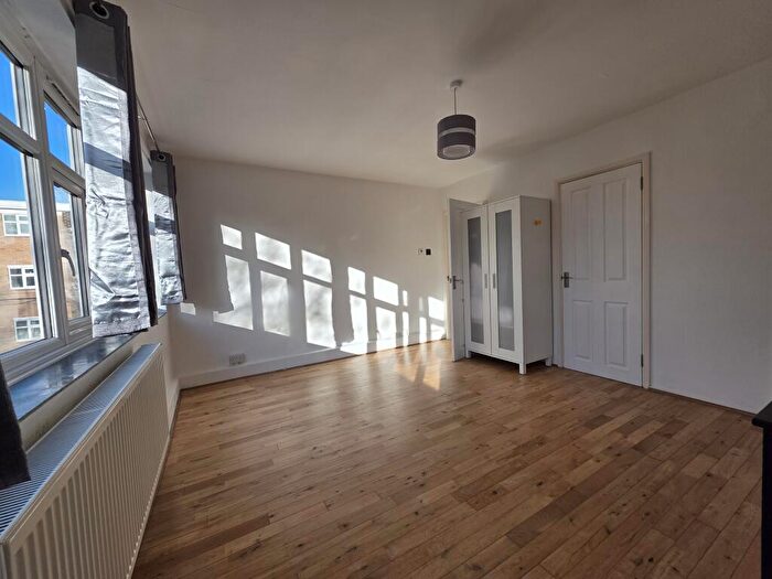 Apartment To Rent In Harling Court, Burns Road, London, SW11