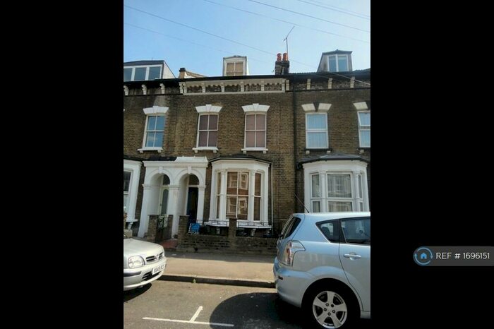 3 Bedroom Maisonette To Rent In Brenthouse Road, London, E9