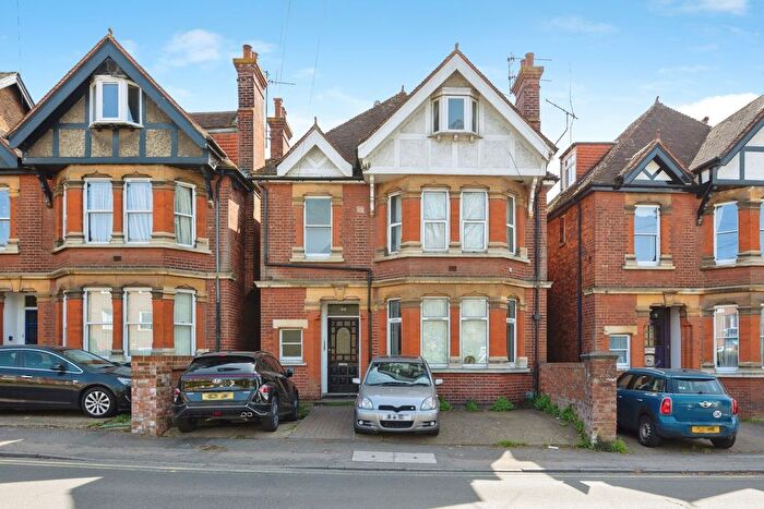 1 Bedroom Flat For Sale In York Road, Guildford, Surrey, GU1