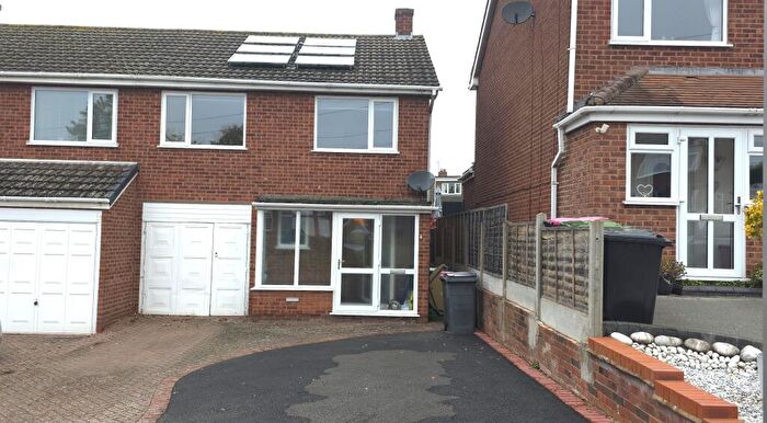 3 Bedroom Semi-Detached House For Sale In Hemlingford Road, Kingsbury, B78
