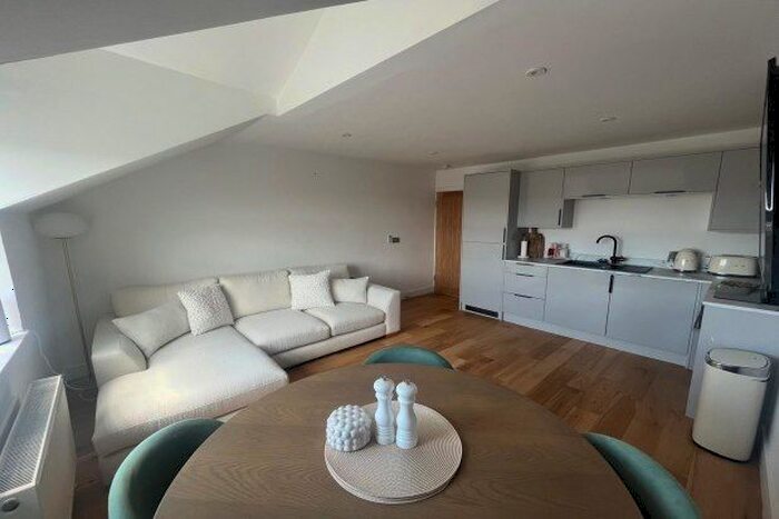 2 Bedroom Flat To Rent In Embankment Road, Plymouth, PL4
