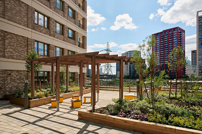 3 Bedroom Apartment To Rent In Fortunes Dock, Canning Town London, E16