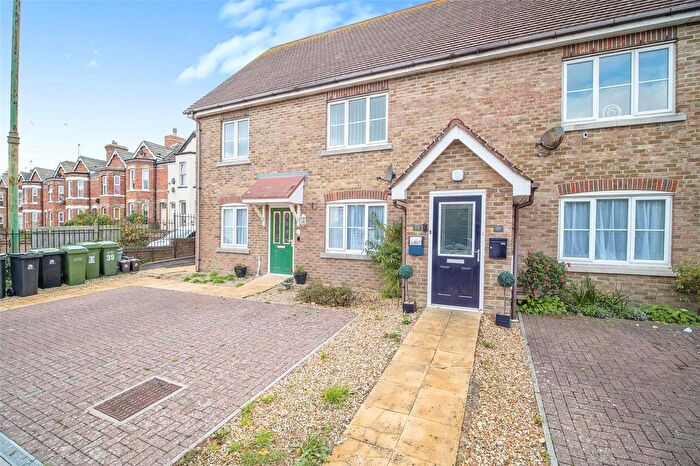 2 Bedroom Flat To Rent In Alma Road, Weymouth, DT4