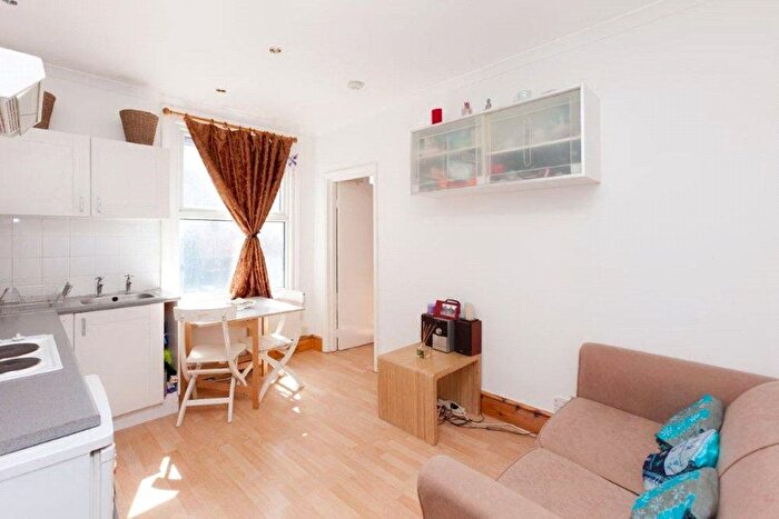 1 Bedroom Flat To Rent In Preston Close, London, SE1