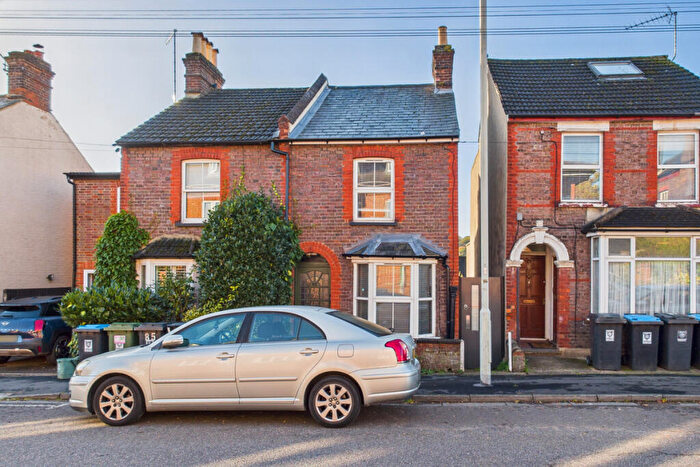 2 Bedroom Semi Detached House For Sale In St Johns Road, Hemel Hempstead, HP1