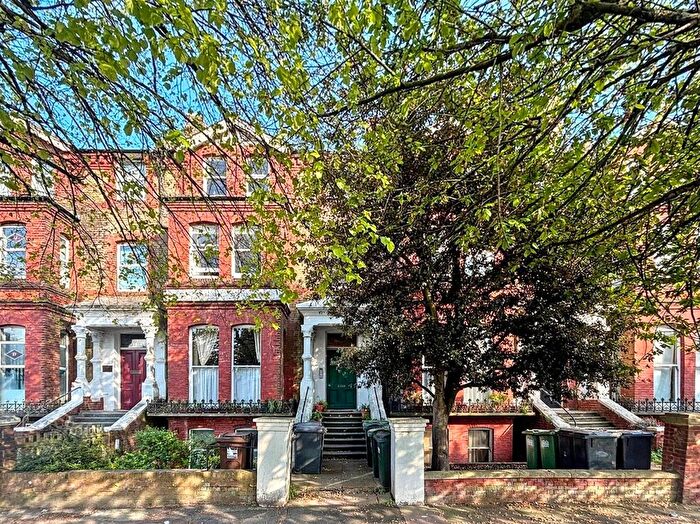 2 Bedroom Flat For Sale In The Avenue, Eastbourne, BN21