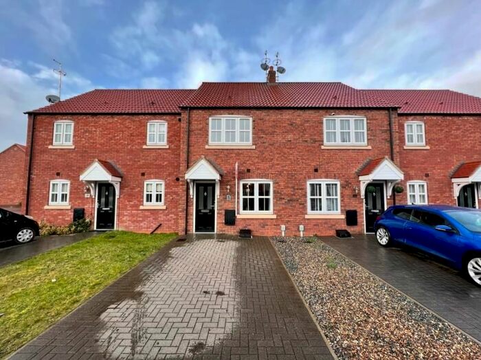 2 Bedroom Mews To Rent In Hamlet Drive, Kingswood, HU7