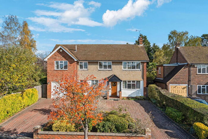4 Bedroom Detached House For Sale In Farm Way, Northwood, HA6