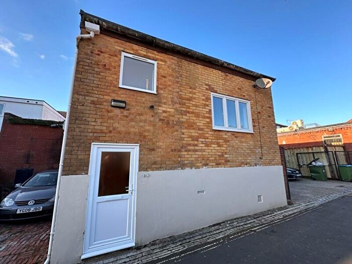 2 Bedroom Flat To Rent In Southampton, SO19