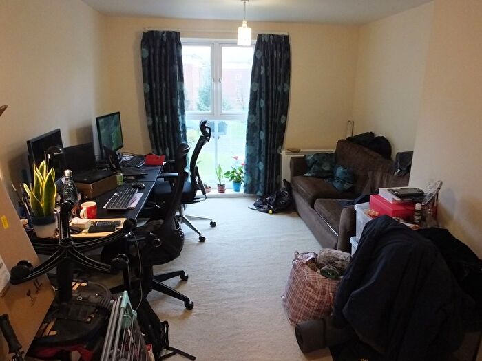 1 Bedroom Flat To Rent In Hill Lane, Southampton, SO15